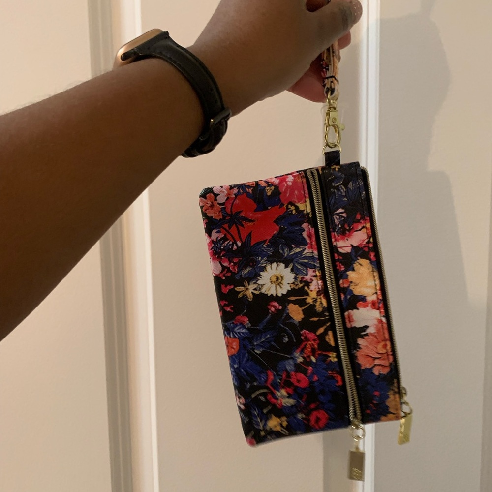 Floral wristlet